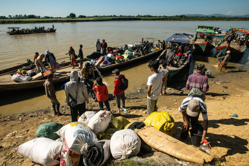On December 4, 2024, some residents of Bhamo fled along the Ayeyarwady River using motorized boats and traditional watercraft to escape the conflict.
