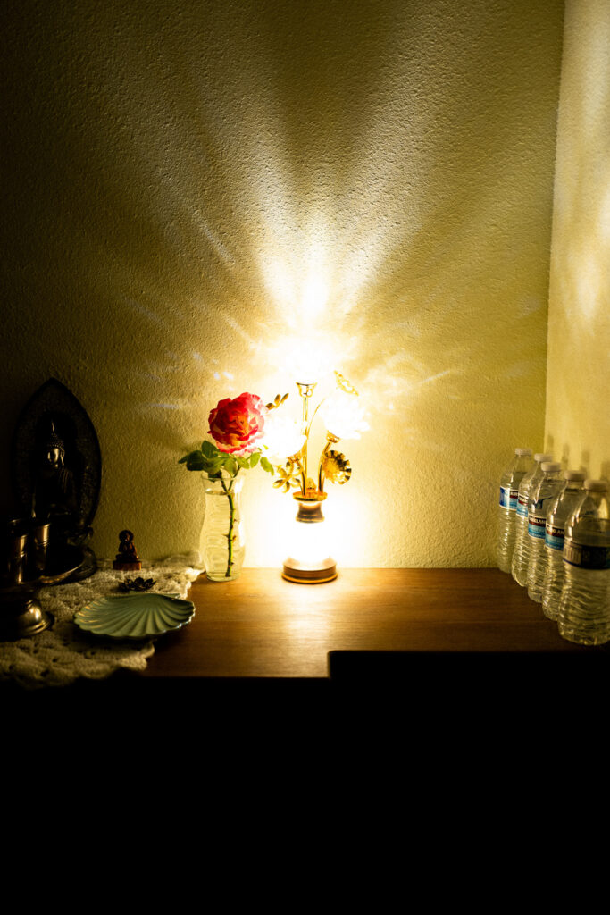 06 - I traveled all the way to Pittsburgh for the last stop. The
couple living in the household turned one spare bedroom into a worship and offering room.